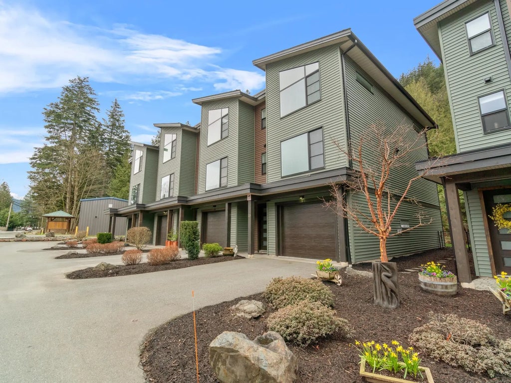 520 Hot Springs Road 23, Harrison Hot Springs