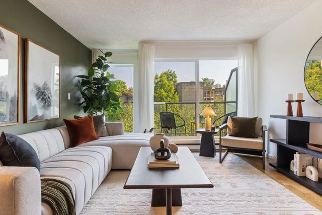 1355 W 4th Avenue 8, Vancouver