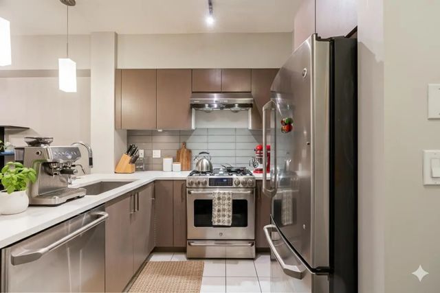 10033 River Drive 703, Richmond