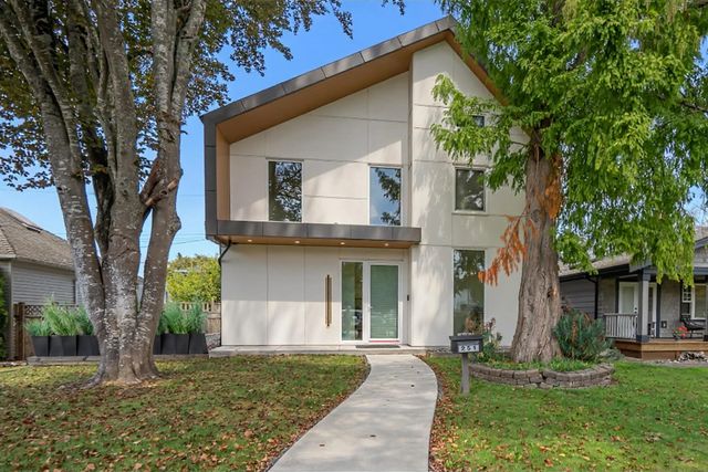 251 Douglas Crescent, Richmond