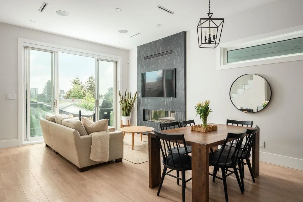 215 E 21st Street 3, North Vancouver