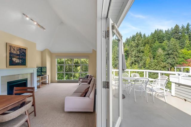 3373 Capilano Crescent 303, North Vancouver