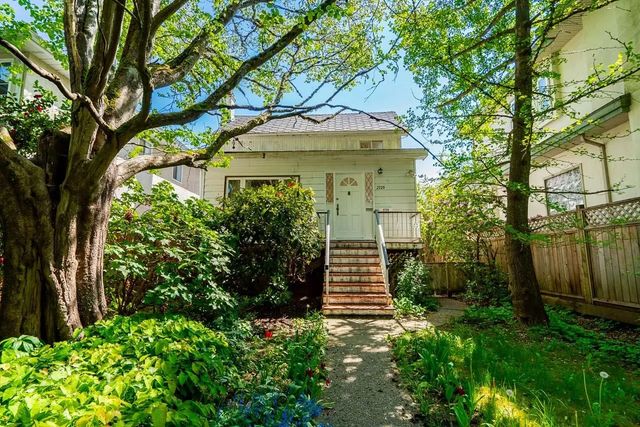 2720 W 24th Avenue, Vancouver