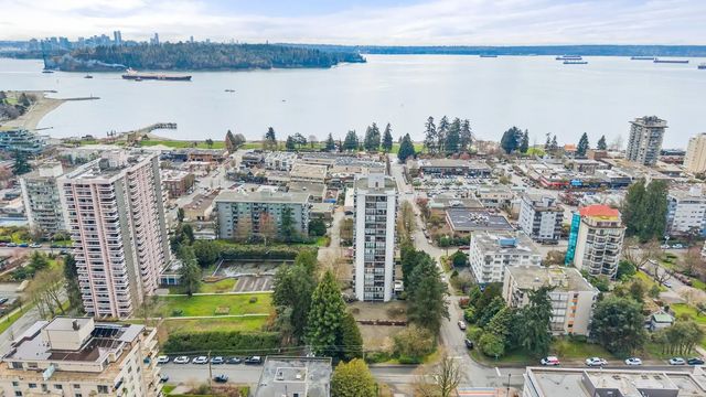 650 16th Street 704, West Vancouver