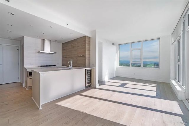 7388 Kingsway 2408, Burnaby