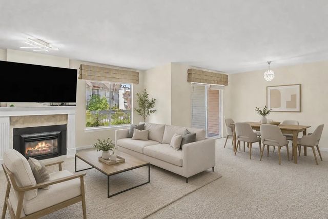 9299 121 Street 315, Surrey