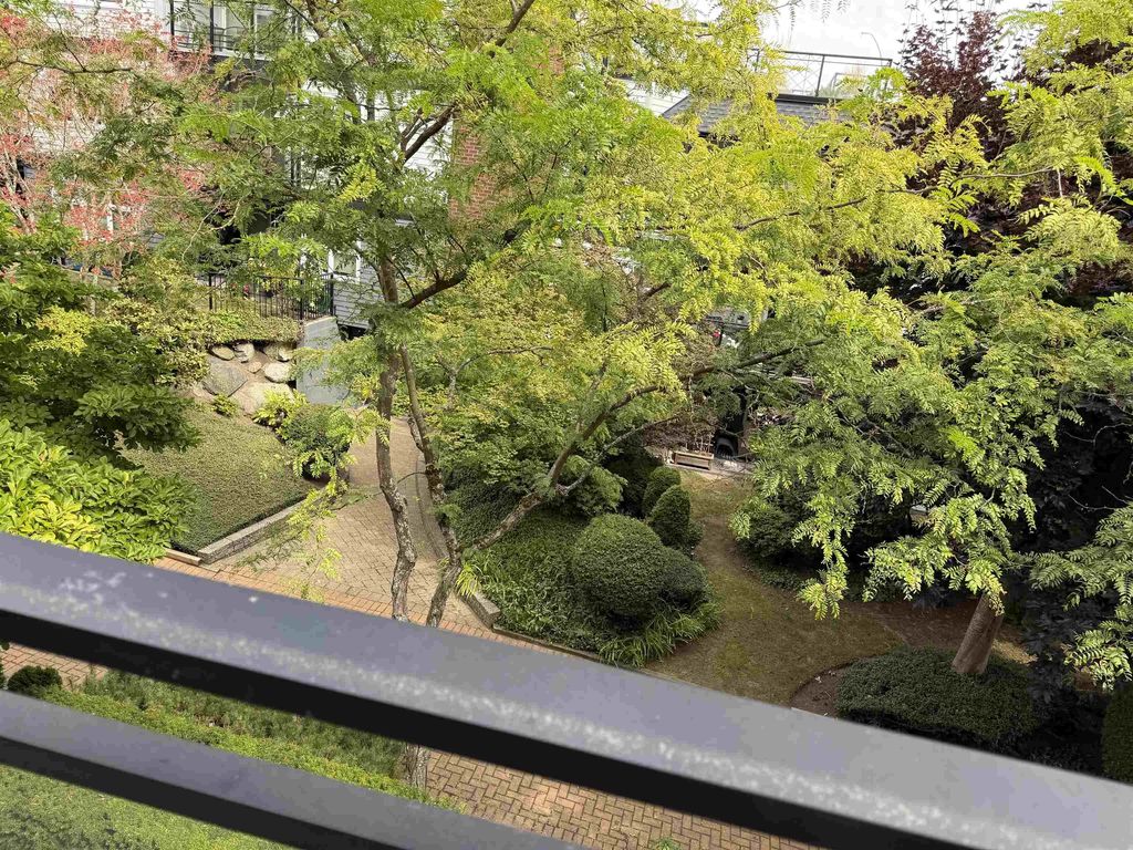 1280 Fir Street 310, White Rock