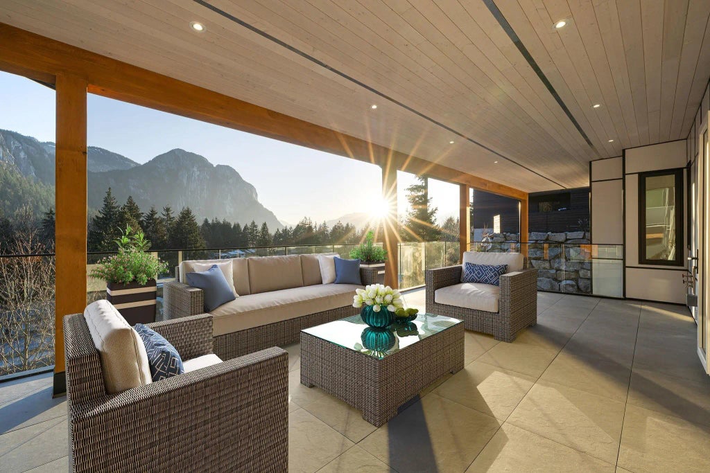 2216 Windsail Place, Squamish