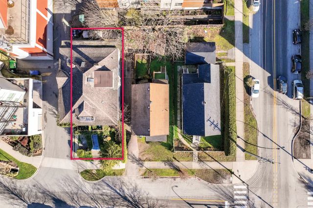 160 E 10th Street, North Vancouver