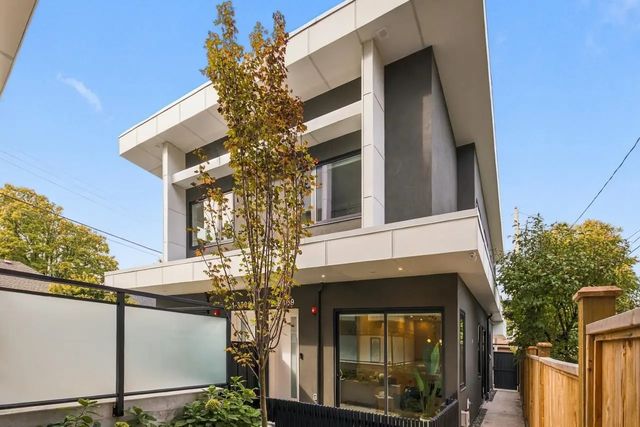 2509 Kitchener Street 2, Vancouver