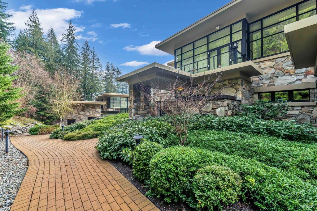 2245 Twin Creek Place 303, West Vancouver