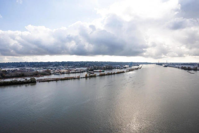 680 Quayside Drive 1907, New Westminster