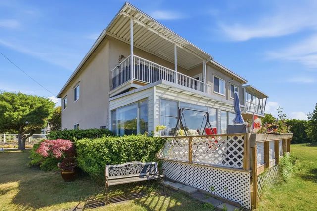 1040 Parker Street 1, White Rock