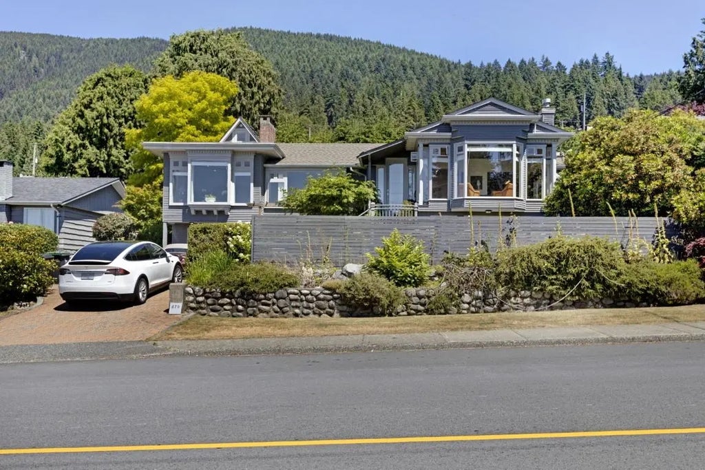 670 Montroyal Boulevard, North Vancouver
