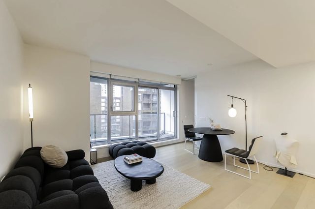 889 Pacific Street 606, Vancouver