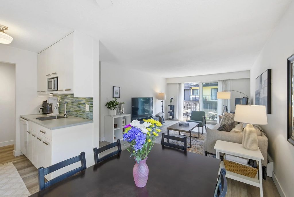 270 W 3rd Street 203, North Vancouver
