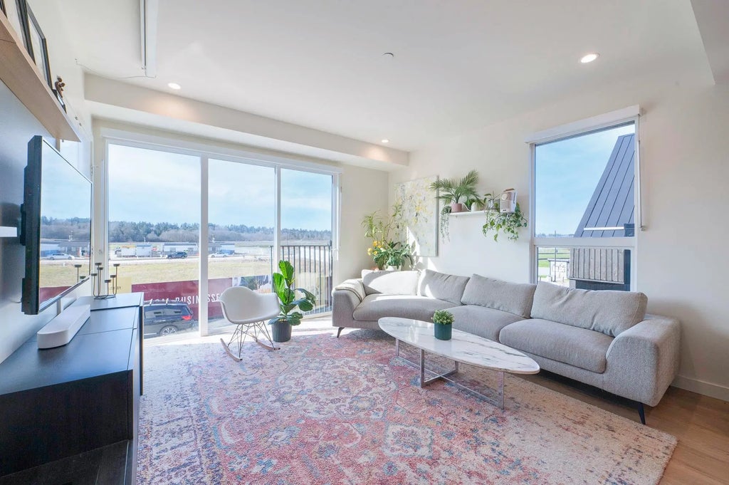 6340 Market Avenue 19, Delta