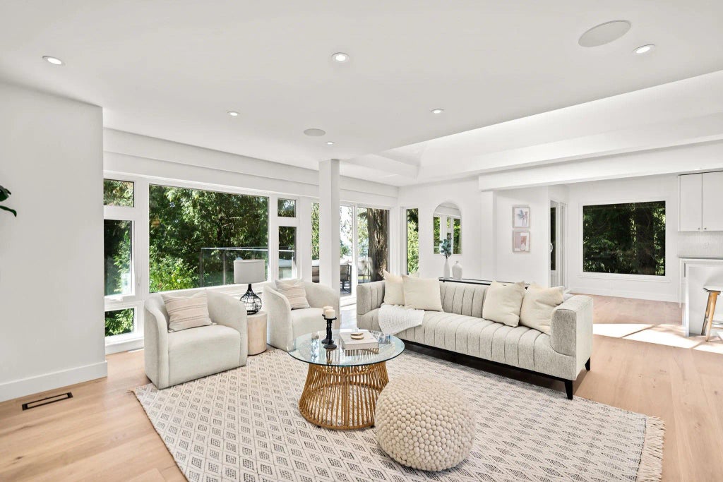 5061 Bear Lane, West Vancouver