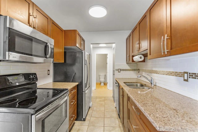 590 Whiting Way 112, Coquitlam