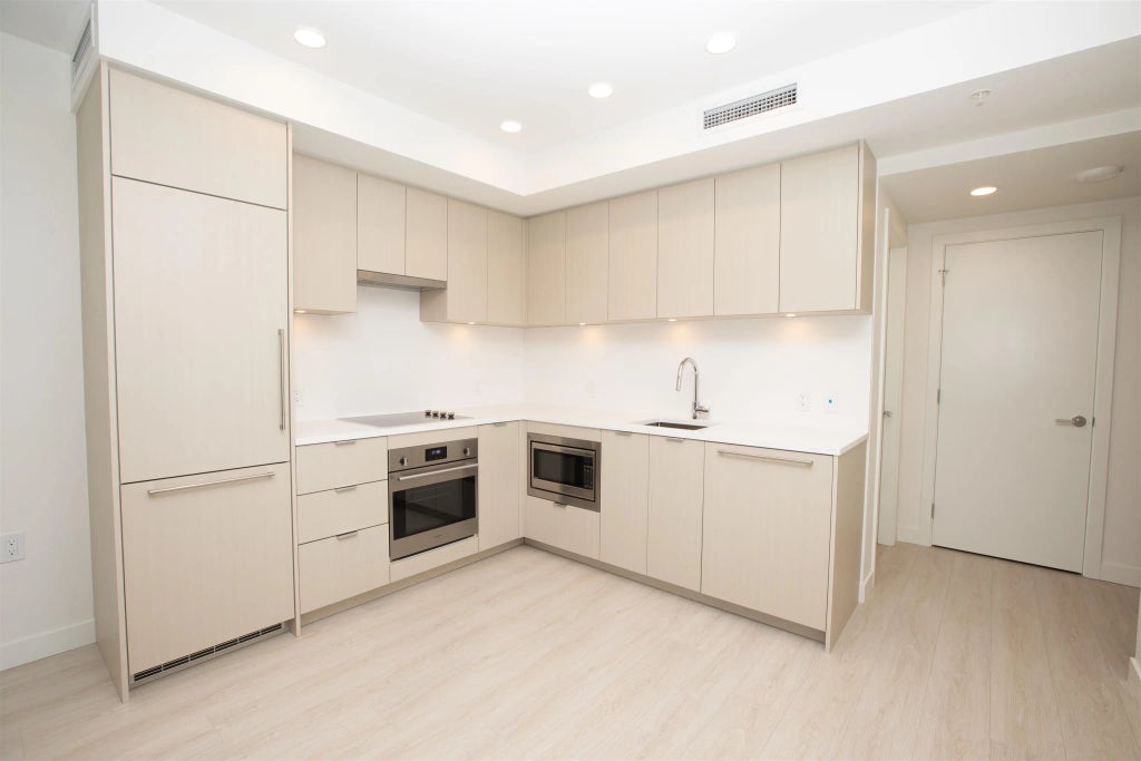 13675 107a Avenue 2206, Surrey