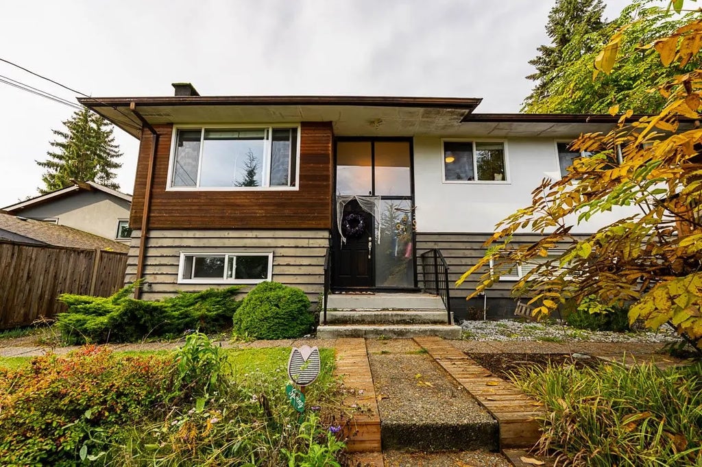 4377 Mountain Highway, North Vancouver