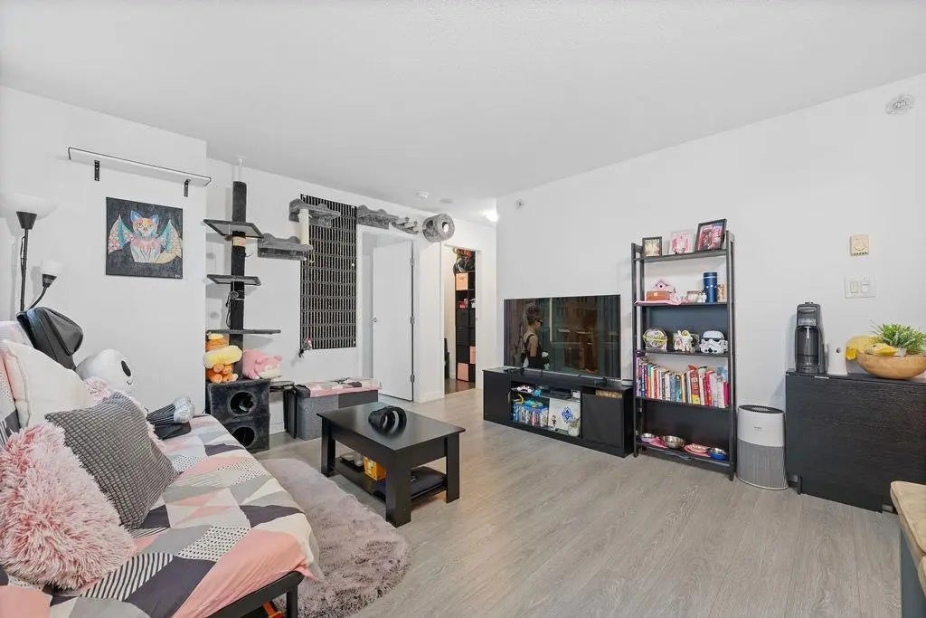 111 W Georgia Street 2205, Vancouver