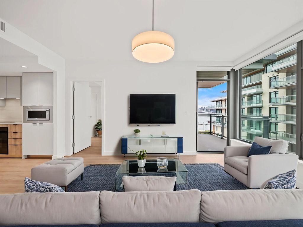 755 Harbourside Drive 425, North Vancouver