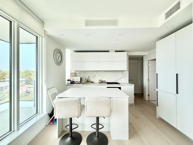 8415 Granville Street 507, Vancouver