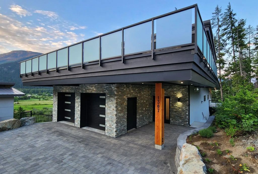 1307 Eagle Drive 3, Pemberton
