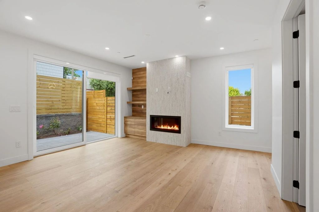 2438 E 20th Avenue 2, Vancouver