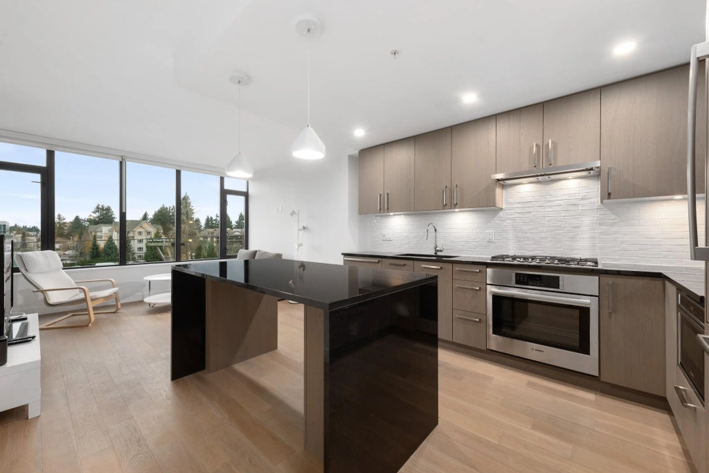 1588 Johnston Road 403, White Rock