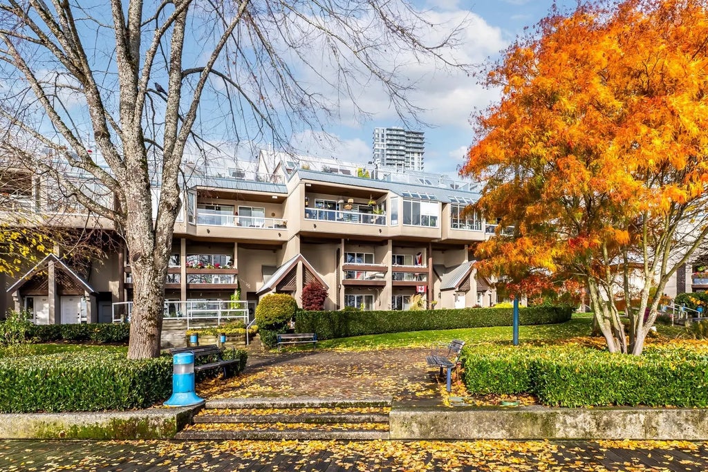 5 K De K Court 210, New Westminster