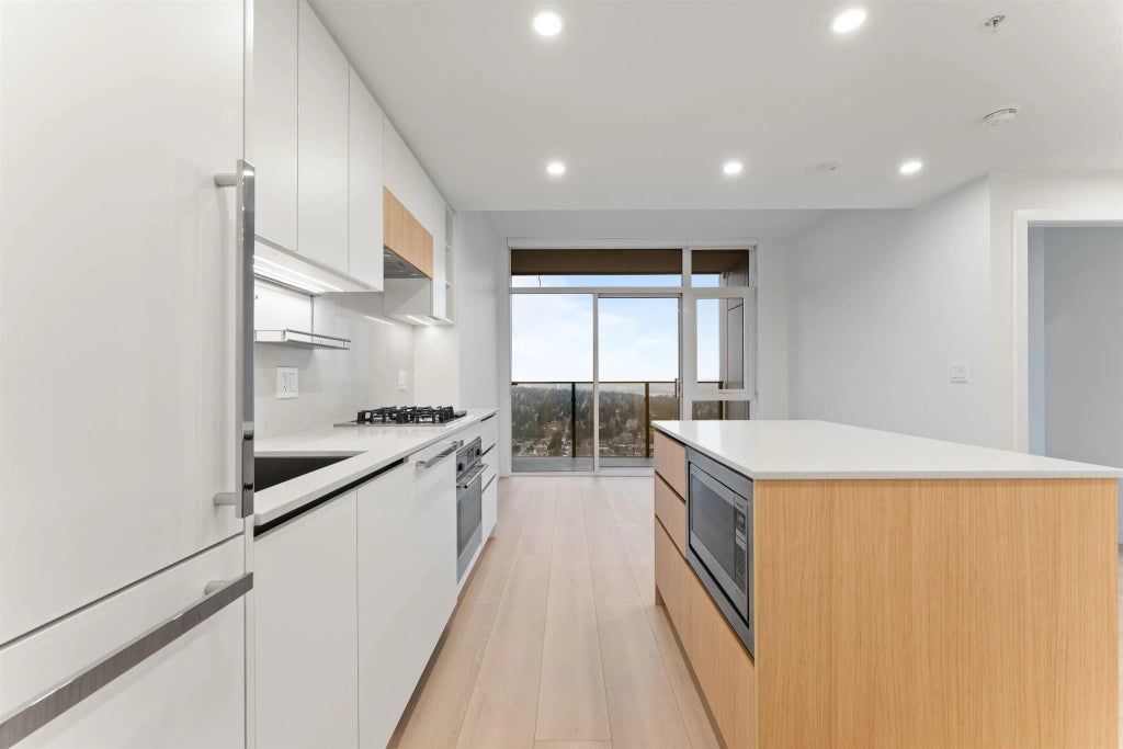 13573 98a Avenue 2606, Surrey