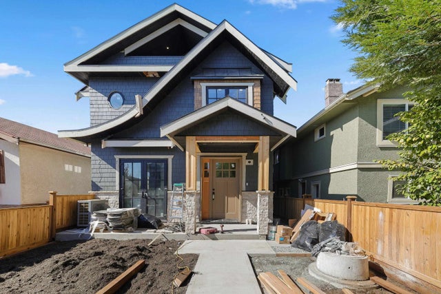 2565 Dundas Street 1, Vancouver