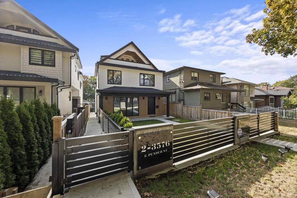 3576 E Pender Street 2, Vancouver