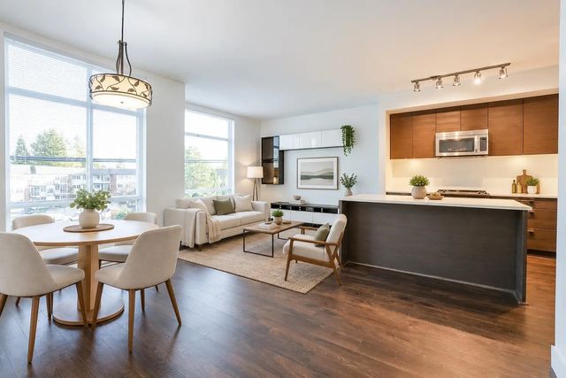 909 Clarke Road 7, Port Moody