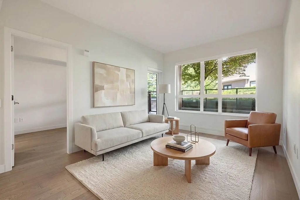 3220 Connaught Crescent 218, North Vancouver