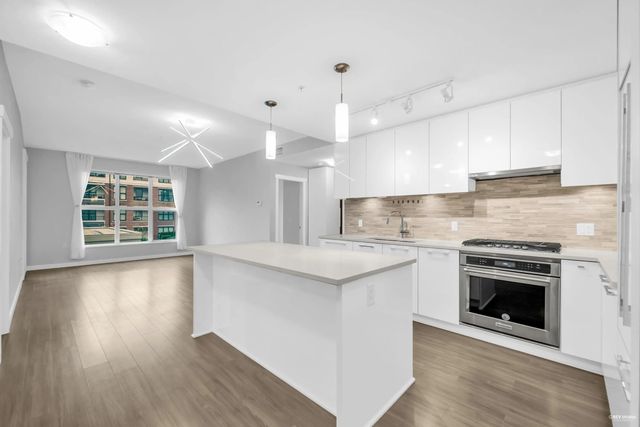 9551 Alexandra Road 225, Richmond