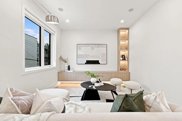 646 E 23rd Avenue 3, Vancouver
