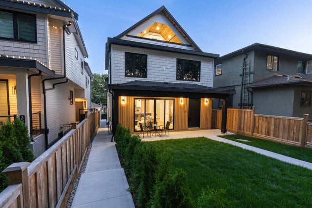 3576 E Pender Street 2, Vancouver