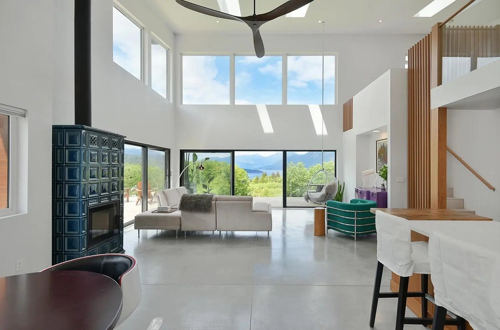 6400 Crowston Road, Sechelt