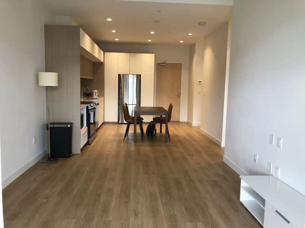 9888 University Crescent 6f, Burnaby