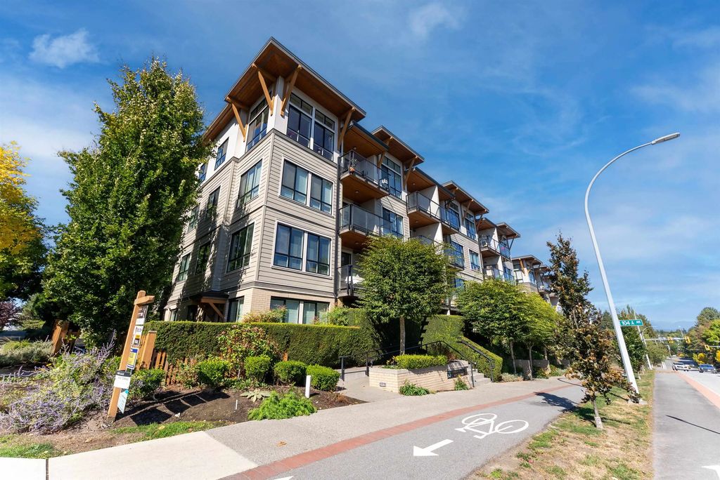 10455 154 Street 401, Surrey