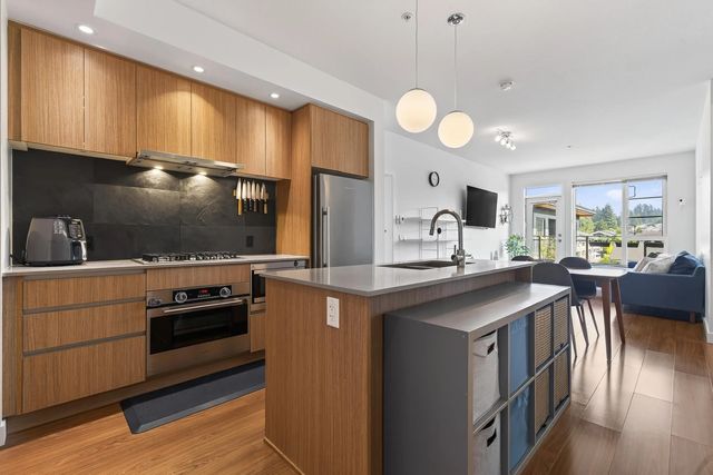 516 Foster Avenue 502, Coquitlam