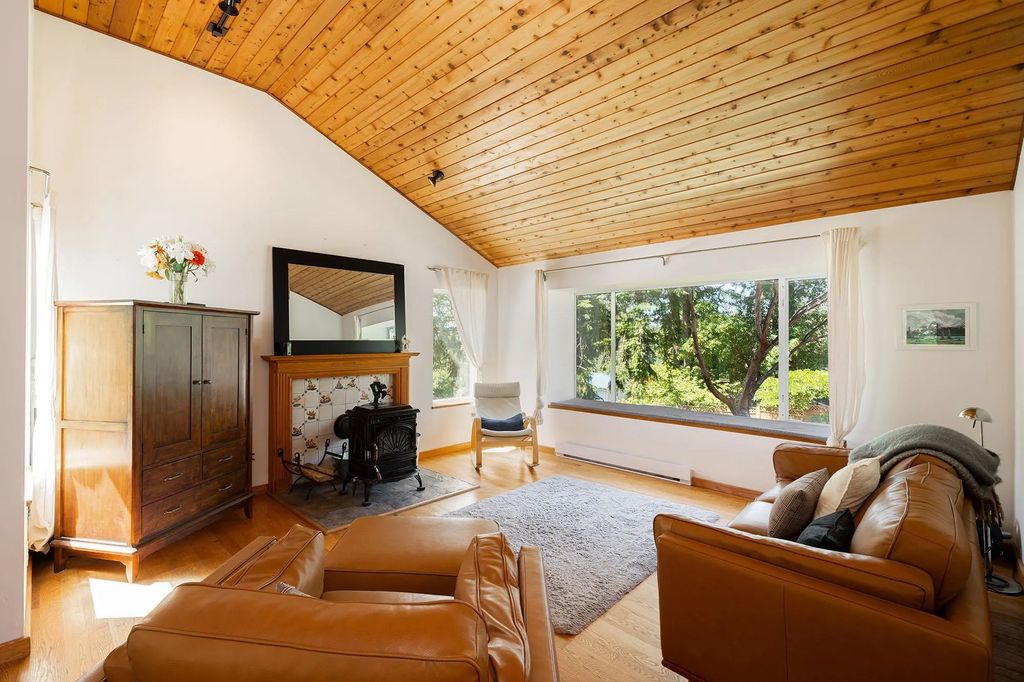 1529 Whitesails Drive, Bowen Island