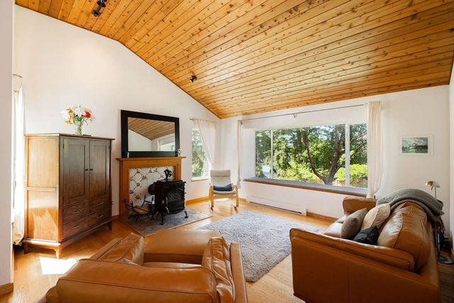 1529 Whitesails Drive, Bowen Island