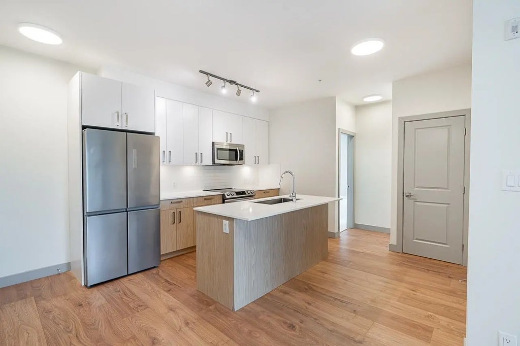 6968 Royal Oak Avenue 307, Burnaby