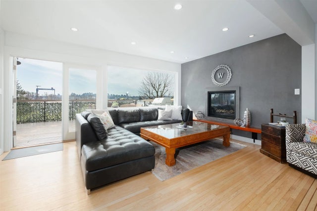 1095 W Keith Road, North Vancouver