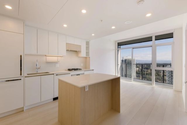 13573 98a Avenue 3211, Surrey