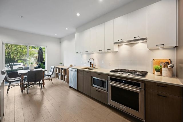 1738 55a Street 204, Tsawwassen